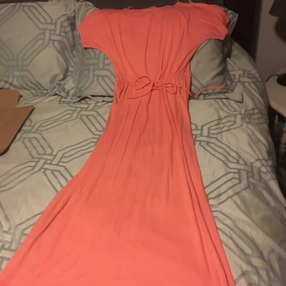 Francesca's Collections Dresses & Skirts - Peach maxi size M NWOT short sleeve. Francesca's Collections Dresses & Skirts - Peach maxi size M NWOT short sleeve.